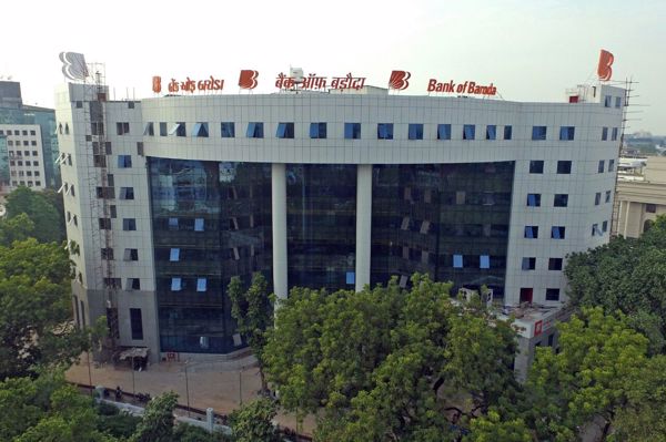 Polycarbonate vs Acrylic Letters