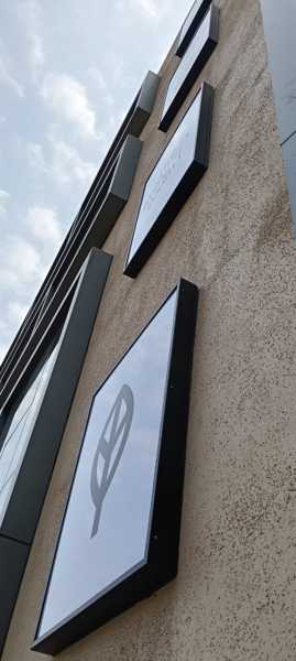 COMMERCIAL LIGHT BOX SIGNAGE