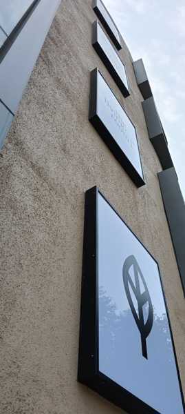 COMMERCIAL LIGHT BOX SIGNAGE